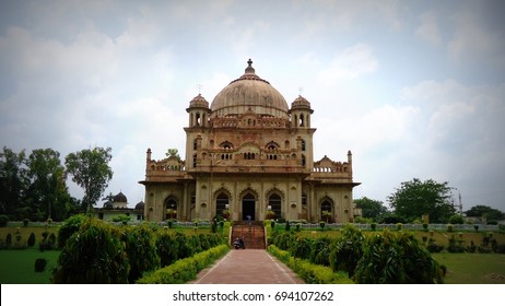 Tomb Of Saadat Ali Khan, The Fifth Nawab Of Awadh, Lucknow ,India. Made In 1800