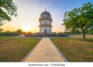 Tomb Of Sultan Jamshed Quli Qutub Shah Who Was The Second Sultan Of The Qutub Shahi Dynasty.