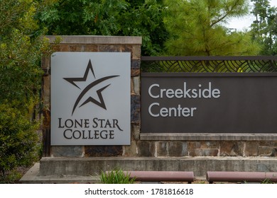 Tomball, Texas / USA - July 22nd, 2020: Creekside Center, A Part Of Lone Star Community College, The Campus Is Closed During The Coronavirus Pandemic. Students Are Taking Online Classes Not In Person