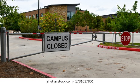 Tomball, Texas / USA - July 22nd, 2020: Creekside Center, A Part Of Lone Star Community College, The Campus Is Closed During The Coronavirus Pandemic. Students Are Taking Online Classes Not In Person