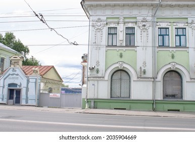 Tomsk, Tomsk Region, Russia, July 2021. 54 Lenin Avenue, Gubernskaya Drugstore. Green Walls, White Wall Decoration. Arches