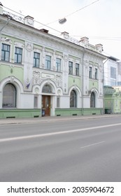 Tomsk, Tomsk Region, Russia, July 2021. 54 Lenin Avenue, Gubernskaya Drugstore. Green Walls, White Wall Decoration. Arches