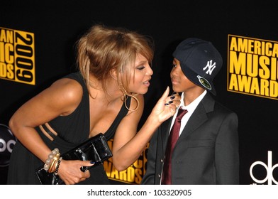 Toni Braxton At The 2009 American Music Awards Arrivals, Nokia Theater, Los Angeles, CA. 11-22-09