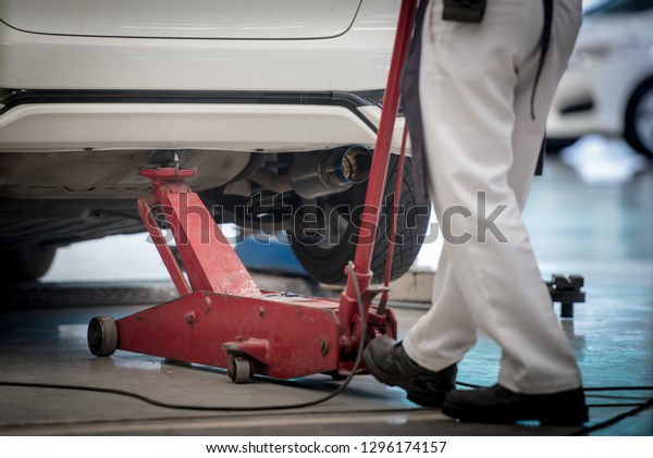 tool jack lift car for Maintenance and Check of\
cars at service car center\
