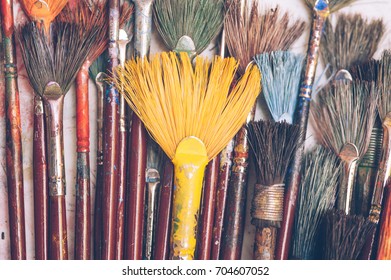 A tool for performing ebru technique