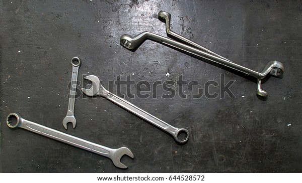Tools for auto\
mechanics