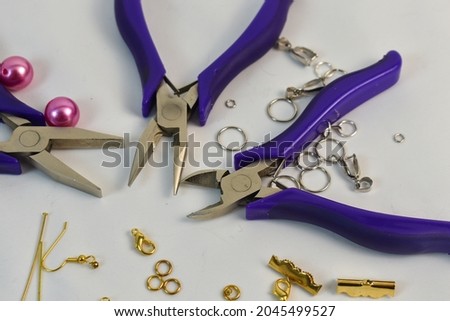 Tools for Making Jewelry with Selective Focus