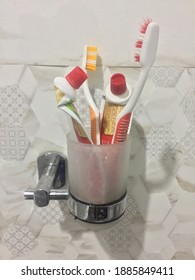 Tooth Brush Holder Tooth Brushes