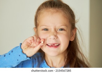 Toothless Child Cute Little Girl Smiles Stock Photo 2154567285 ...