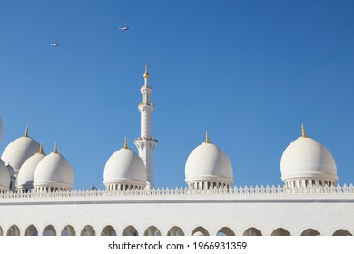 The top of Sheikh Zayed Mosque  with two helicopters cirlcling around for security, UAE, Abu Dhabi