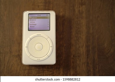 Top view of a 1st generation iPod sitting on top of a wooden table with the main display turned on. Originally released October 2001. Take December 26, 2019. San Francisco, CA. 