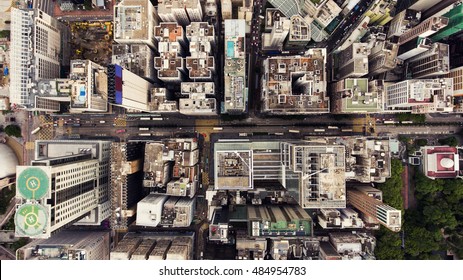 Bovenaanzicht luchtfoto van vliegende drone van een HongKong Global City met ontwikkelingsgebouwen, transport, energie-energie-infrastructuur. Financiële en zakelijke centra in ontwikkelde China stad
