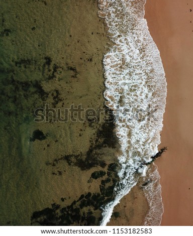 Similar – Luftaufnahme Panoramadrohne Blick auf den blauen Ozean Wellen, die am Sandstrand in Portugal erdrücken.