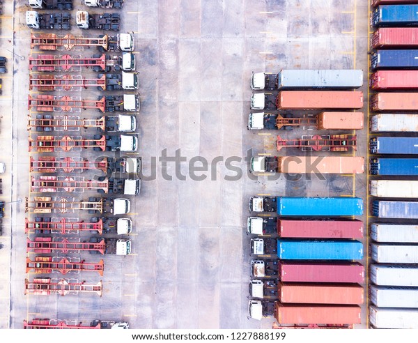 Top\
view  and  Aerial view of trucks and trailers\
japan