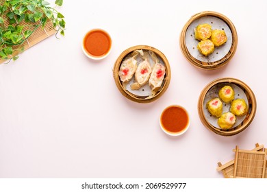 Top View Of Assorted Chinese Dimsum In Bamboo Basket. Dimsum Is A Large Range Of Small Dishes That Cantonese People Traditionally Enjoy In Restaurants For Breakfast And Lunch.