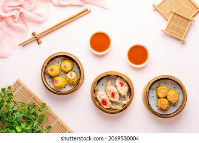 Top View Of Assorted Chinese Dimsum In Bamboo Basket. Dimsum Is A Large Range Of Small Dishes That Cantonese People Traditionally Enjoy In Restaurants For Breakfast And Lunch.