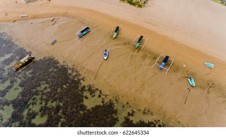 Top view of the boats at low tide. Sanur public beach, Bali, Indonesia. - Shutterstock ID 622645334