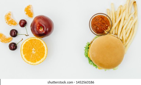 Draufsicht Burger vs. Obst