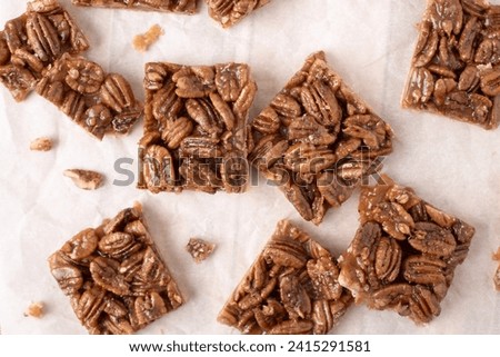 Top View of Homemade Pecan Bars on White Parchment 商業照片 © 