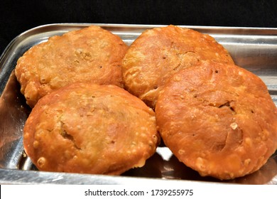 Top View Of Hot And Spicy Onion Or Pyaaz Kachori And Rajasthani Mirchi Bada  Jodhpuri Mirchi Vada Indian Street Food Snack Jaipur, Rajasthan India. Traditional Deep Fried Fast Food Item In Gra