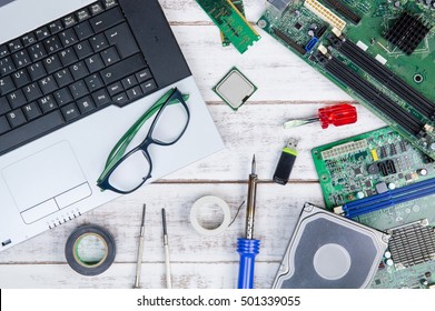 124,144 Computer technicians Images, Stock Photos & Vectors | Shutterstock