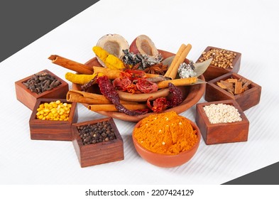 Top View Of North India All Mix Garam Masala Ingredient In Wooden Pot High Quality Images 