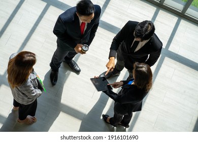 Top View Overlay Of Asian Business People Wearing Formal Suit Standing In Meeting In The Office. 