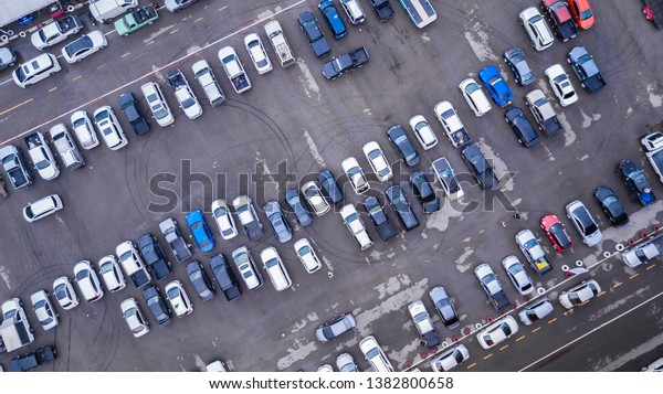 Top view  Parking lot and car\
