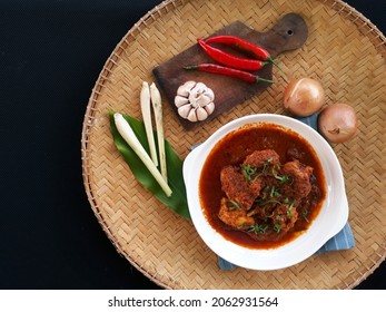 Top View Of Rendang Ayam Or Chicken Rendang Served In Bamboo Tray. Rendang Ayam Is A Traditional Menu In Malaysia, A Chicken Cooked With Delicacy  Various Spices. Its Spicy And Served With Rice.