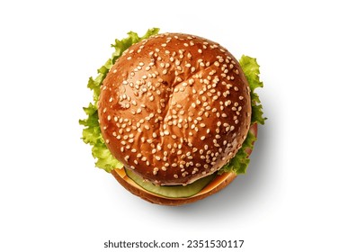 Imagen de arriba de un panecillo de hamburguesa, aislado de fondo blanco. El color marrón dorado recién horneado y una rociada de semillas de sésamo en la parte superior.