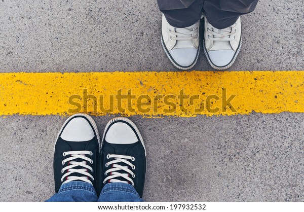 Draufsicht der Turnschuhe von oben, männliche Stockfoto Männliche Sportschuhe Stockfoto und mehr Bilder von