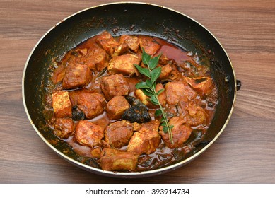 Top View Of Spicy King Fish Curry / Kerala Fish Curry Close Up, Traditional Asian Fish Curry Dish In A Pan, Seasoned With Curry Leaf, India