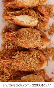 Top View Of Stir Fried Shrimp With Garlic Or  Garlic Fried Shrimp (river Prawn), Look Yummy And Delicious ,Thai Food, Thai Cuisine.