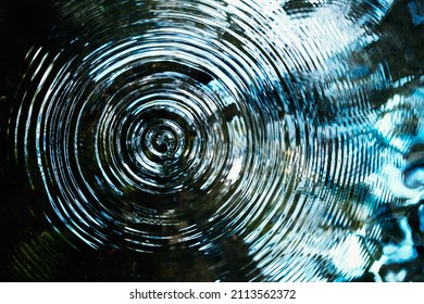 Top view  water ring circle reflections in pond