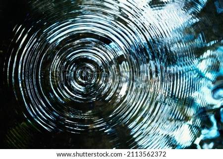 Top view  water ring circle reflections in pond
