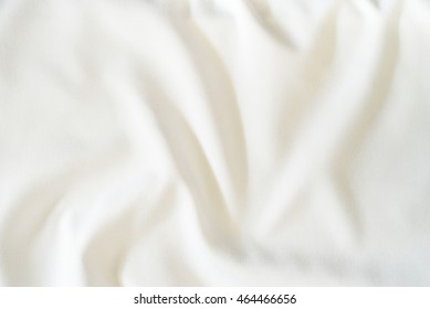 Top View Of Wavy Creased On A White Bed Sheet In A Luxurious Hotel Room. A Bedsheet Is Not Neatly Prepared Or Ironed For A New Customer To Sleep In. Background Used For Several Montage Purposes.