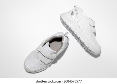 running shoes with velcro fasteners