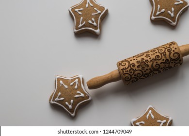 CHRISTMAS GIFTS embossing rolling pin Embossing rolling pin with Christmas symbols Christmas gingerbread cookies. 