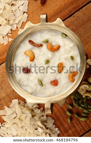 Top view-Palada payasam-a delicious  dessert  made with  rice, milk. sugar and dry fruits,South Indian cuisine, served n traditional brass pot,Shallow depth of field photograph. Foto stock © 