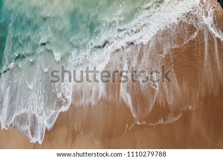 Similar – Luftaufnahme Panoramadrohne Blick auf den blauen Ozean Wellen, die am Sandstrand in Portugal erdrücken.