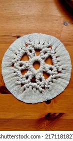 Topview Stunning Handmade Bespoke Off White Cotton Yarn Tea Coaster Lie On Wood