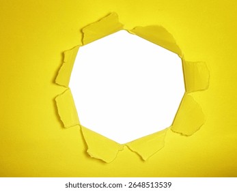 Agujero roto en papel