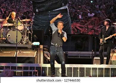 TORONTO - AUGUST 24:  Bruce Springsteen And The E Street Band Perform At The Rogers Centre On August 24, 2012 In Toronto.