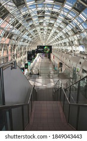 Toronto, Canada -4th Oct 2018: The Pathway From The Sky Walk CN Tower To The Union Station In Toronto With The Deloitte Advertisement.