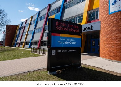 Toronto, Canada, April 02, 2020 Bilingual Secondary School Closed During COVID-19 Coronavirus Lockdown. School Closure Sign In French And English.