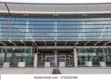 TORONTO, CANADA - April 18, 2020: Ghost Town-like, Empty Entrance Departures Entrance To Toronto Pearson Int’l Airport, Terminal 1 In The Afternoon.