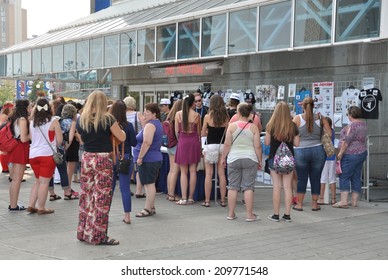 Toronto, Canada - August 3, 2014: One Direction Fans Are Lining Up To Buy Merchandises Of The Boy Band In Front Of Rogers Centre.