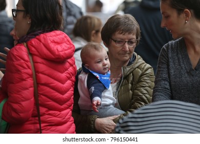 TORONTO, CANADA - MAY 7, 2017: MOTHERS HOLDING THEIR BABIES IN A CROWD AT THE BUMP TO BABY SHOW AT WYCHWOOD BARNS, AN EVENT FOR EXPECTING AND NEW PARENTS.