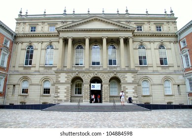 TORONTO - MAY 27: The Osgoode Hall Building On May 27, 2012 In Toronto. The Building Housed Osgoode Hall Law School Until 1969 When The Faculty Was Relocated To The Campus Of York University.