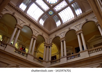 Imagenes Fotos De Stock Y Vectores Sobre Inside Law Courts